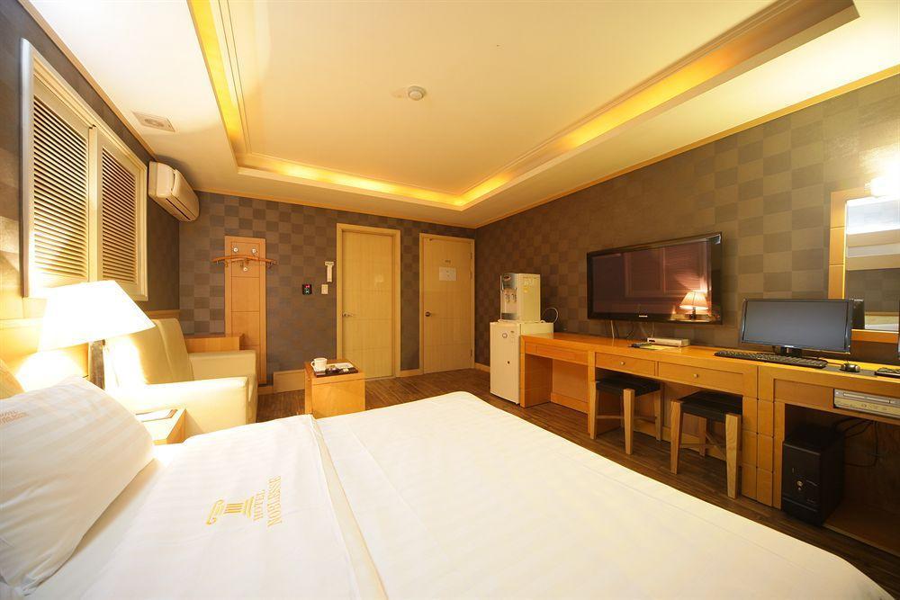Hotel Noblesse, Yeoksam Seoul Exterior photo