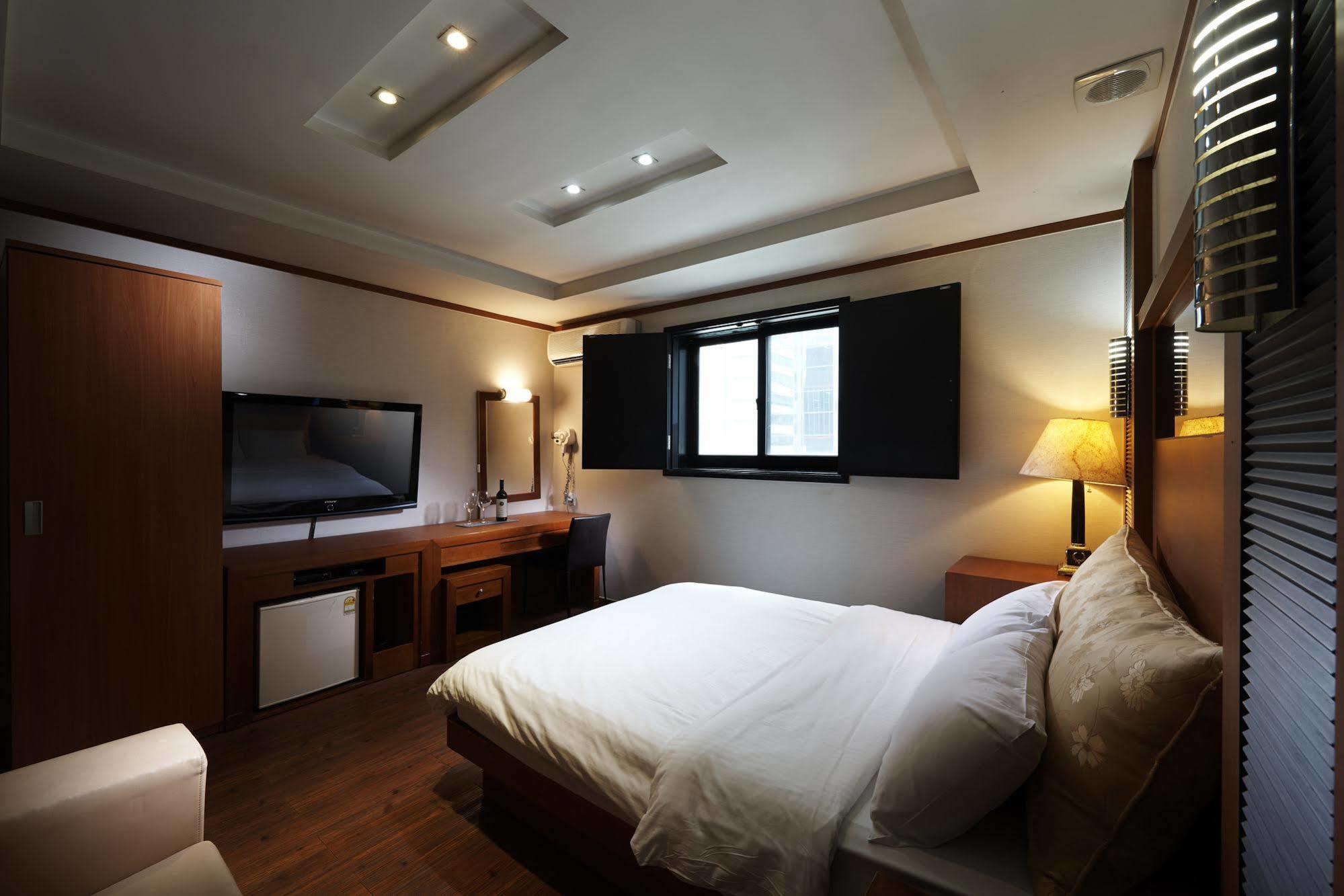 Hotel Noblesse, Yeoksam Seoul Exterior photo