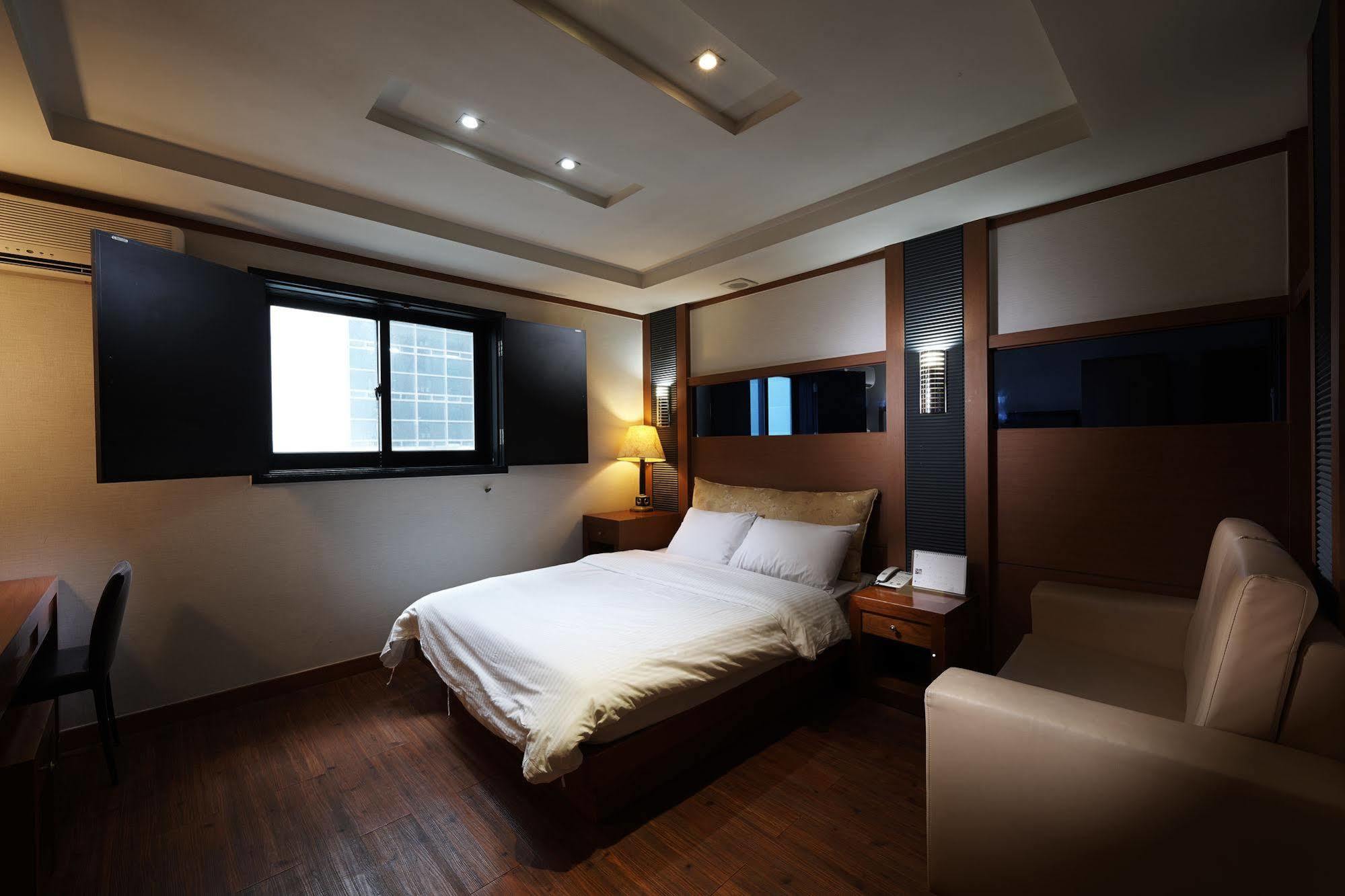 Hotel Noblesse, Yeoksam Seoul Exterior photo