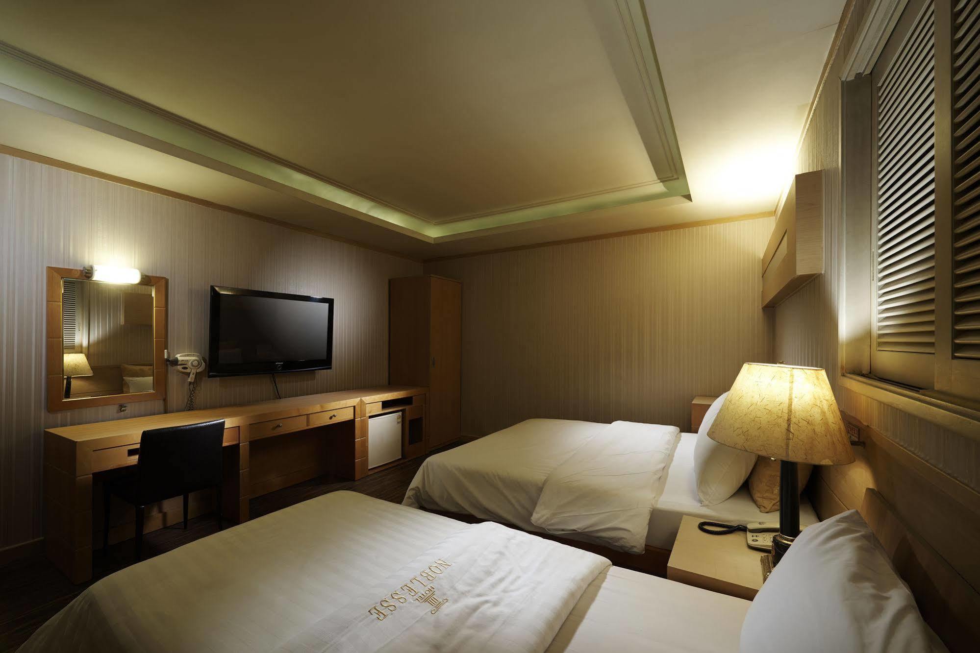 Hotel Noblesse, Yeoksam Seoul Exterior photo