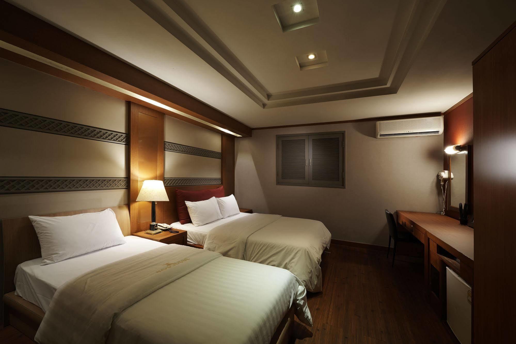 Hotel Noblesse, Yeoksam Seoul Exterior photo