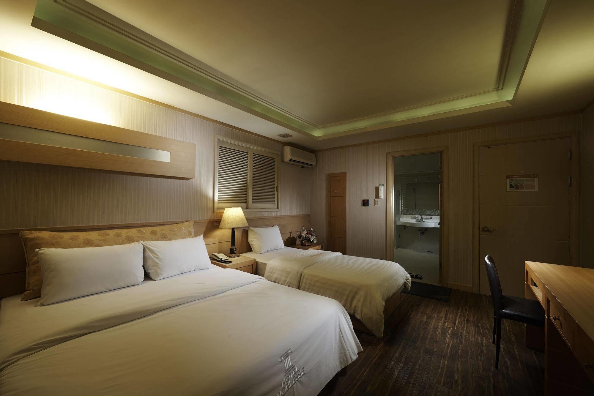 Hotel Noblesse, Yeoksam Seoul Exterior photo