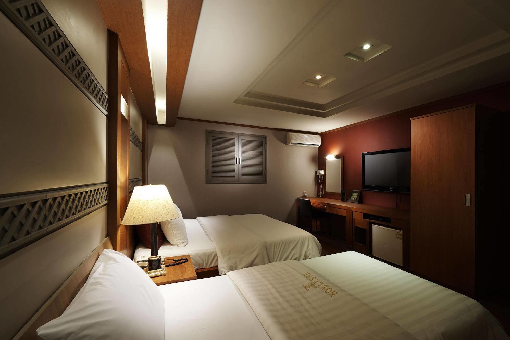 Hotel Noblesse, Yeoksam Seoul Exterior photo