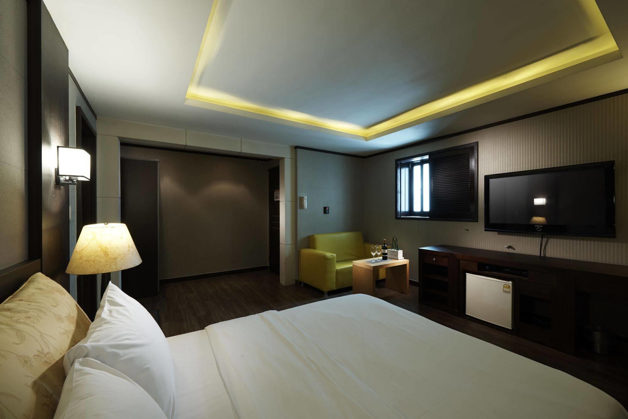 Hotel Noblesse, Yeoksam Seoul Exterior photo